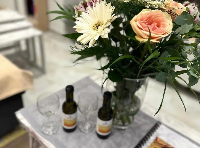 Golden Rose Apartment *